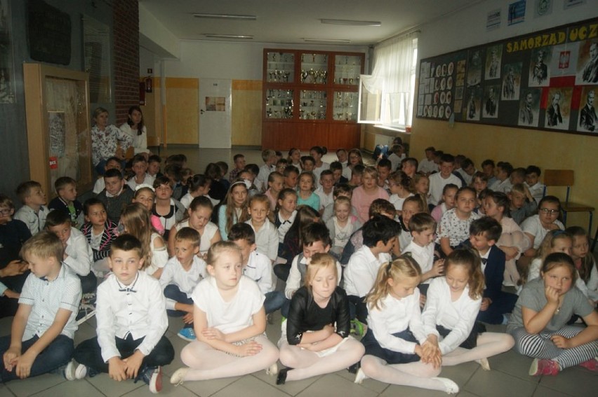 Szkoła Podstawowa nr 2 w Wieluniu na zdjęciach sprzed lat