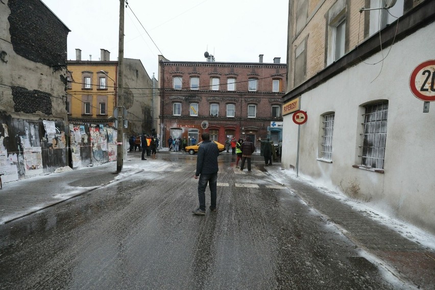 Tak wyglądała 7 lutego ulica Cmentarna. Kręcono tu sceny...