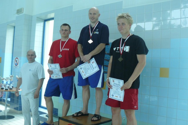 Na podium ratownik MOSIR RESCUE TEAM - Jarosław Mazurek