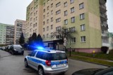 Mężczyzna wypadł z okna bloku w Kielcach. Był reanimowany, trafił do szpitala. Nie udało się go uratować