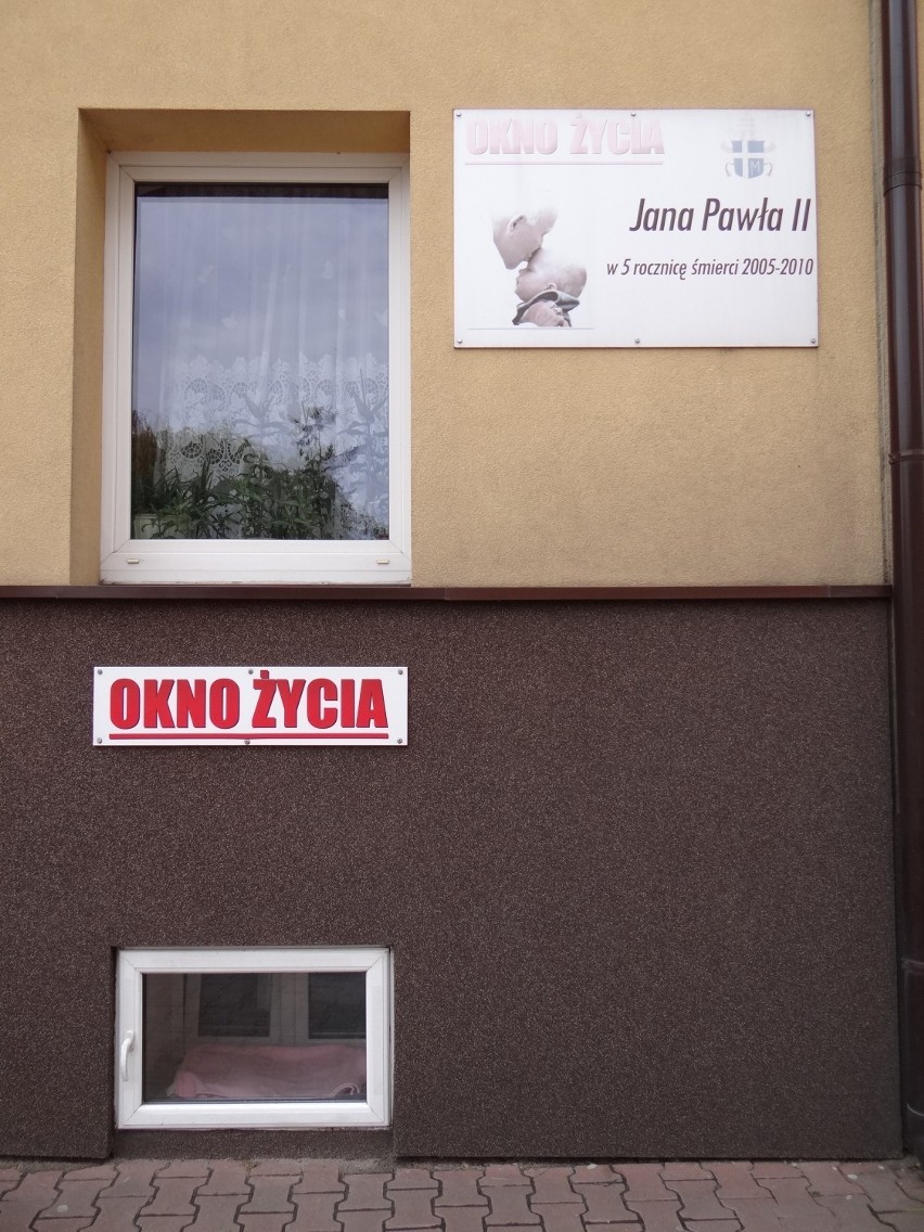 W Oknie Życia w Wieluniu znaleziono niemowlę. W Katowicach ojciec umieścił w oknie trzyletnią córkę