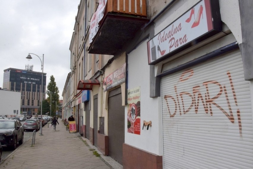 Wandal podpisujący się na kieleckich budynkach zatrzymany przez policję. „Diderowi” grozi nawet 5 lat więzienia (ZDJĘCIA)