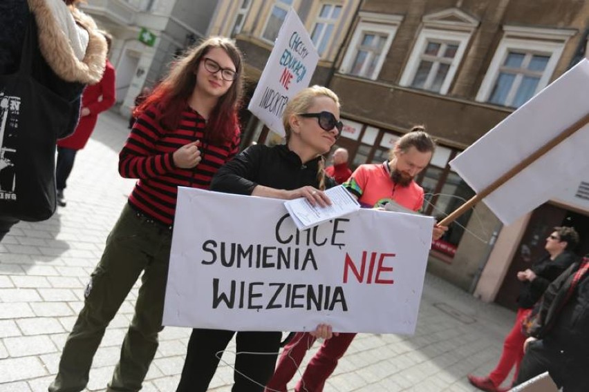 Zielona Góra: Protest przeciwko całkowitemu zakazowi aborcji [ZDJĘCIA]