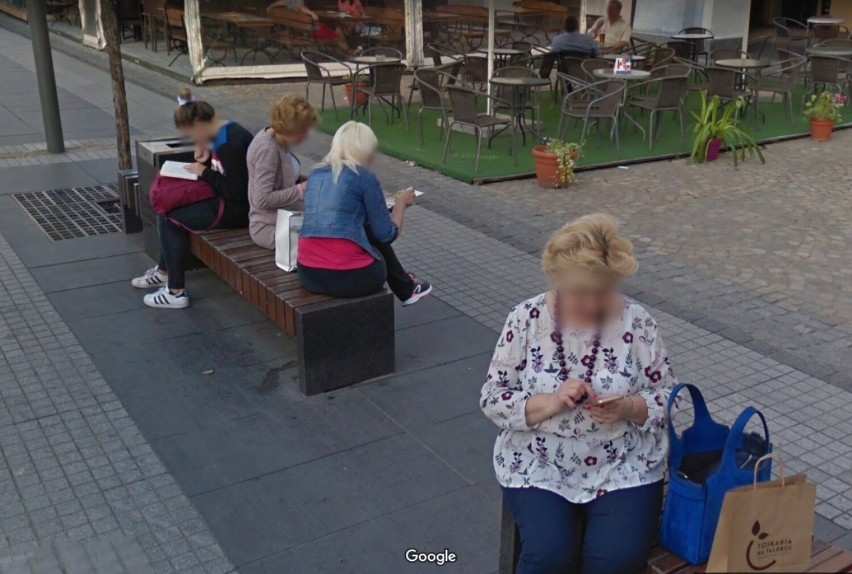 Przysiedli na ławce w Gliwicach. Przyłapały ich kamery Google Street View [ZDJĘCIA]