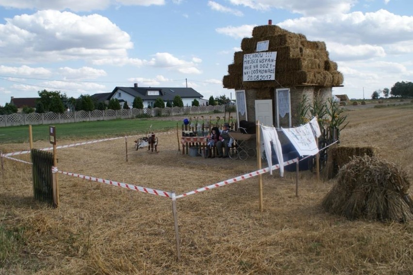 Dożynki w Rychnowie. Słomiane rzeźby zapraszają do...