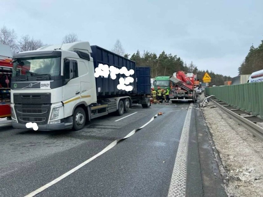 Zderzenie trzech ciężarówek na A4