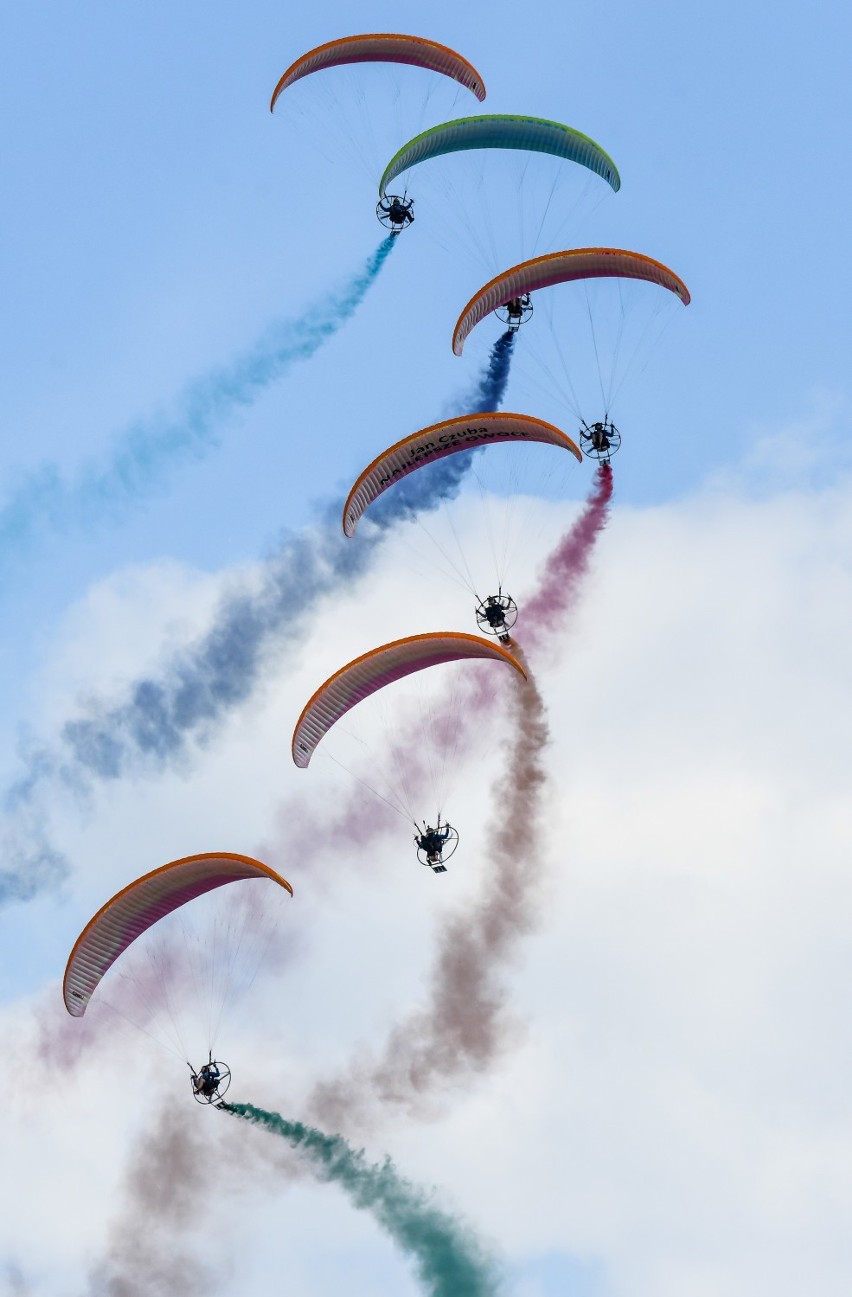 Lotos Gdynia Aerobaltic Airshow 2019 dzień drugi. Pokazy nad plażą i na lotnisku w Babich Dołach. Dziś ostatni dzień ZDJĘCIA