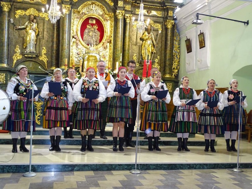 Gminny koncert pieśni maryjnych w Sanktuarium św. Anny w Smardzewicach [GALERIA ZDJĘĆ]