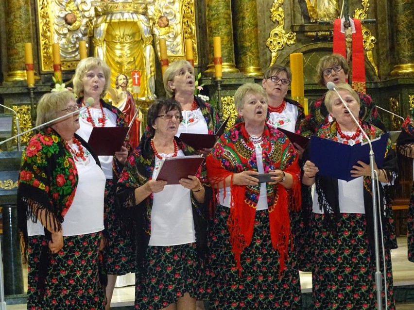 Gminny koncert pieśni maryjnych w Sanktuarium św. Anny w Smardzewicach [GALERIA ZDJĘĆ]