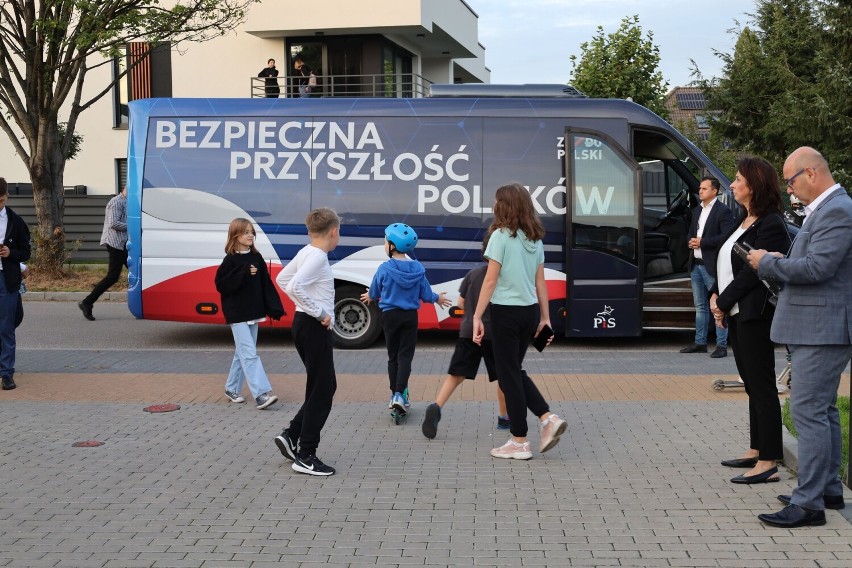 Premier po wydarzeniu w Katowicach spotkał się z mieszkańcami Tychów, Ślemienia i Kęt