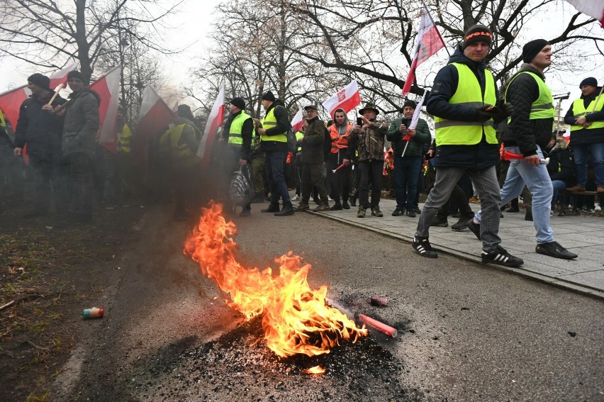 Protest rolników w Warszawie ruszył w środę, 6 marca. To już...