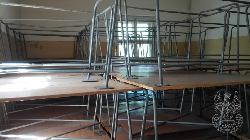 Stół szkolny na metalowej podstawie 1300x650x760 mm - pakiet...