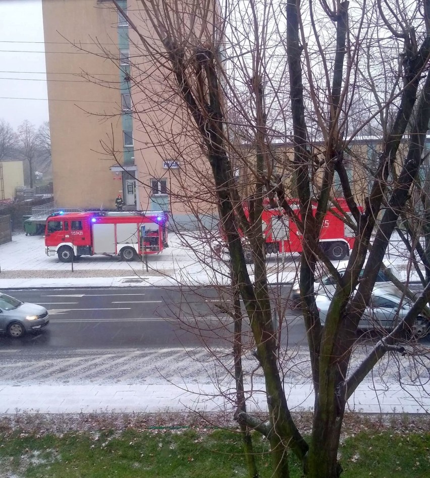 W komendzie policji w Wieluniu interweniowały trzy zastępy straży pożarnej