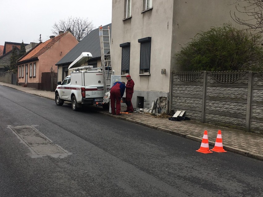 Pleszew. 20-letni kierowca rozpędzonym mercedesem wjechał w...