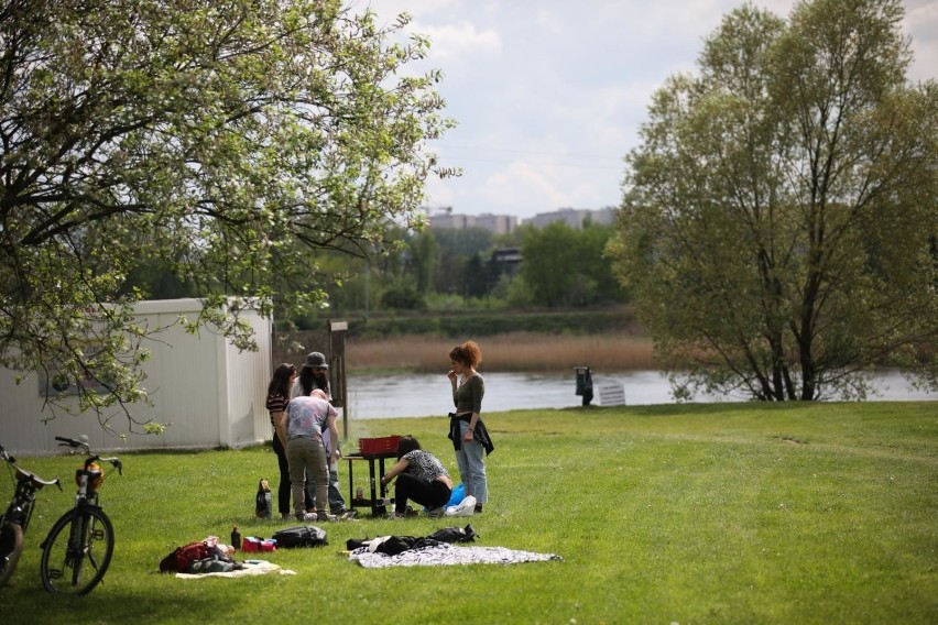 Kraków. Nad Bagrami rozpoczął się sezon plażowy  [ZDJĘCIA]