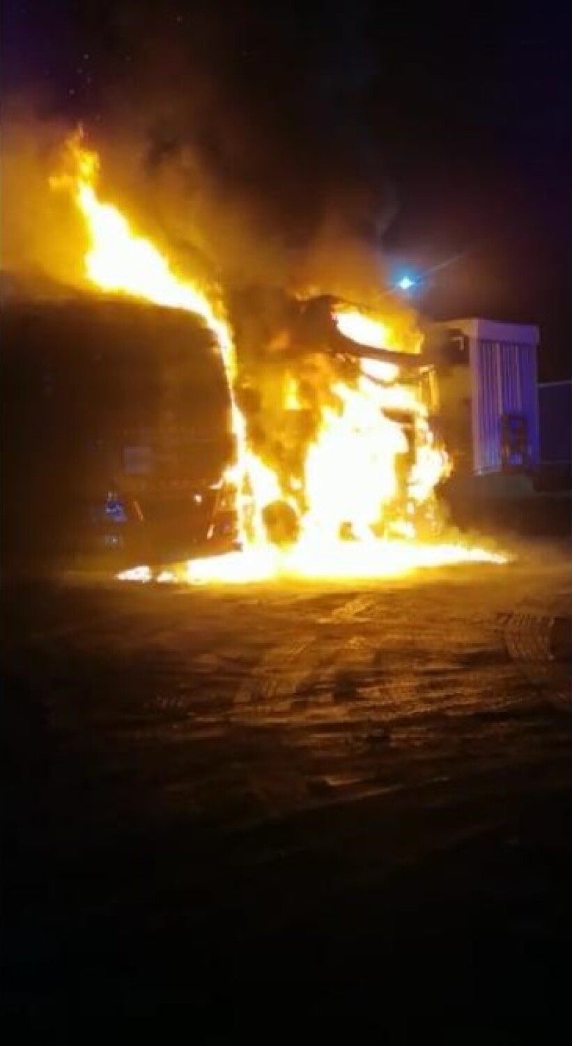 Zabrze: Przy ul. Składowej spłonęły dwa samochody ciężarowe