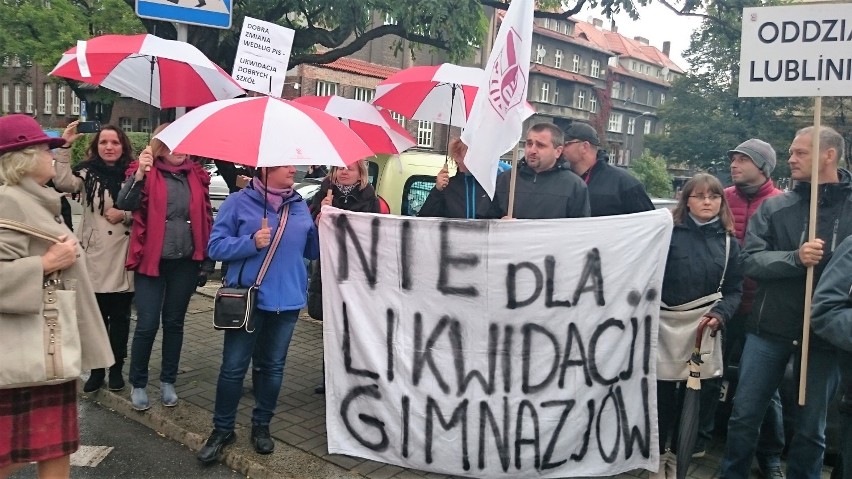 Nauczyciele z Lublińca protestowali wczoraj w Katowicach [ZDJĘCIA]