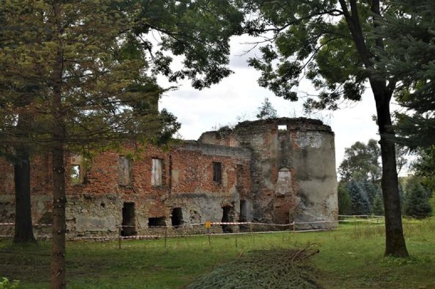 XVI-wieczny zamek Fredrów we Fredropolu koło Przemyśla.