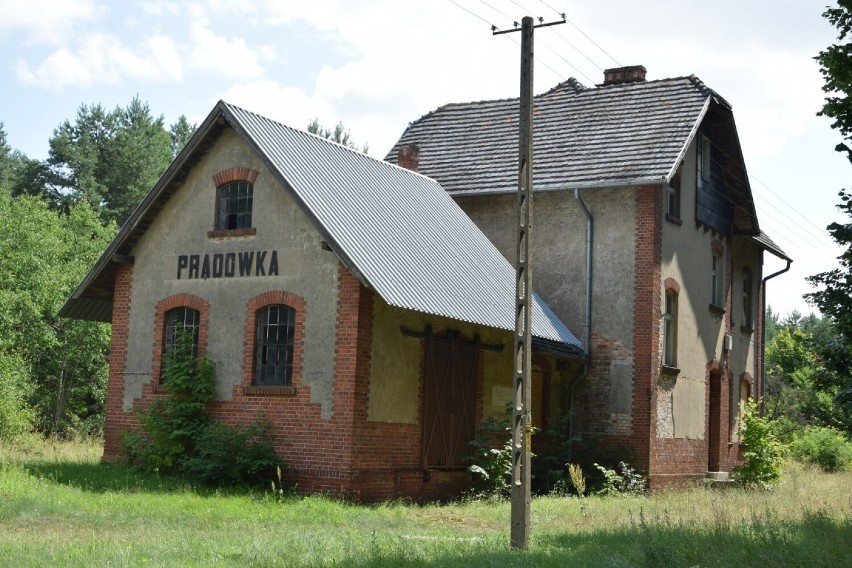 Budynek stacyjny Prądówka  i otoczenie. Na szlaku dawnej...