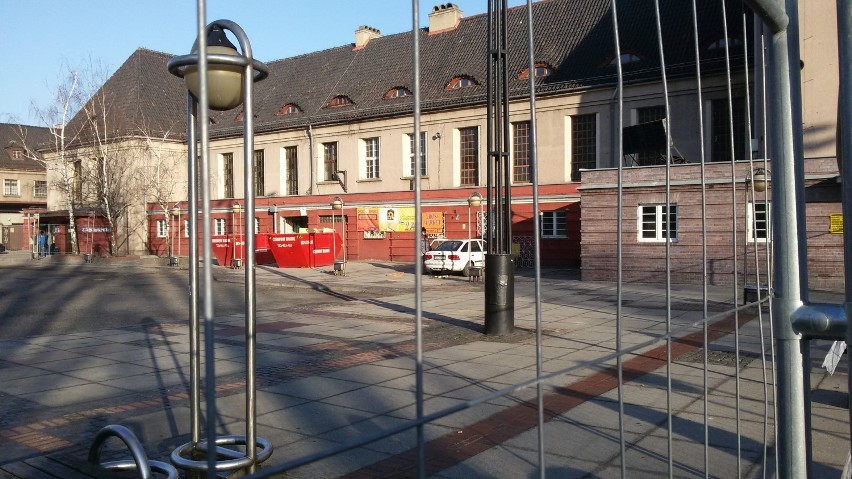 Remont dworca PKP w Gliwicach rozpoczęty! Tempo prac jednak nie powala