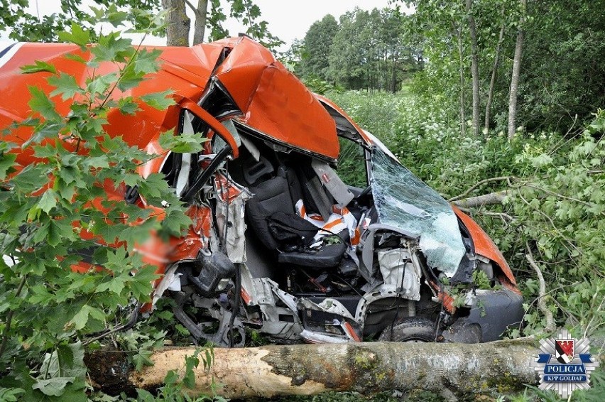 Wypadek w miejscowości Barcie. Kierowca uderzył w drzewo [ZDJĘCIA]