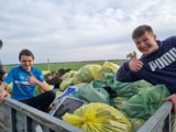 Mieszkańcy sami postawili płot i posprzątali las w gminie Moszczenica ZDJĘCIA