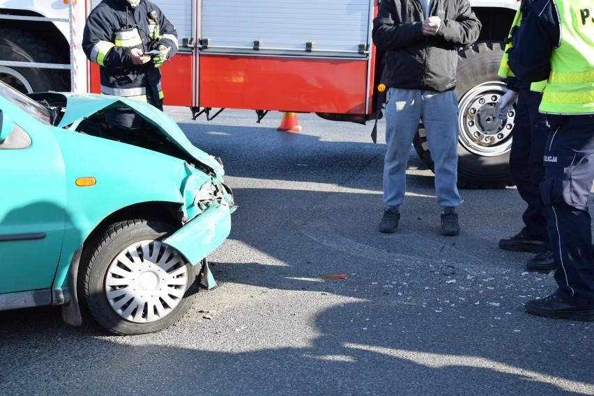 Wypadek w Skierniewicach na skrzyżowaniu przy szpitalu [ZDJĘCIA]