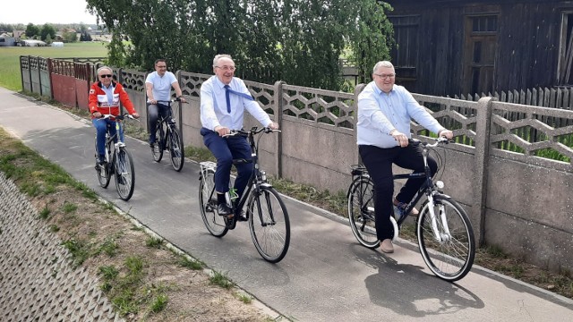 Gmina Ceków Kolonia. Otwarto kolejny odcinek ścieżki rowerowej wzdłuż drogi wojewódzkiej 470