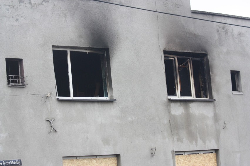 Budynek po pożarze przy ulicy Obrońców Poczty Gdańskiej w...