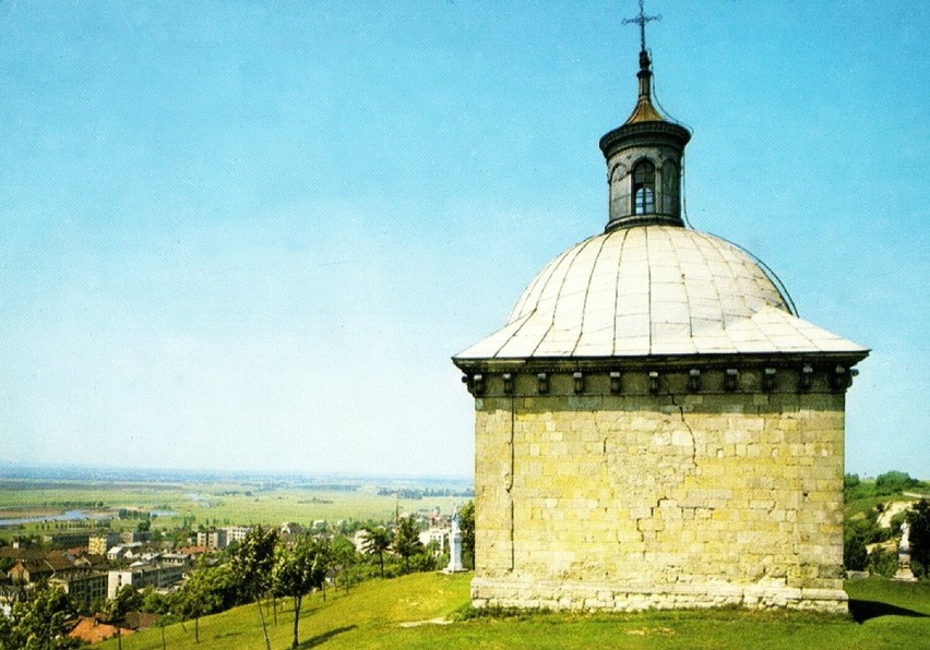 Lata 1983-1985 , Pińczów, kaplica św. Anny i widok na...