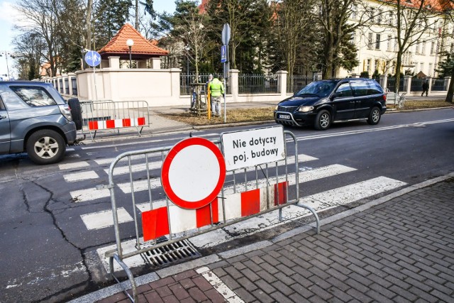 Według zapowiedzi MWiK prace przy skrzyżowaniu Gdańska/Dwernickiego w Bydgoszczy skończą się dopiero w drugiej połowie maja.