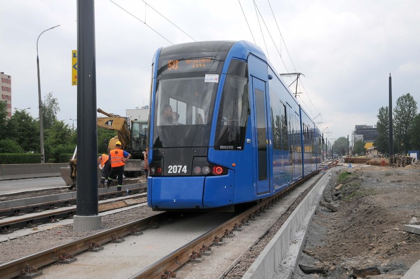 Obecnie dobiega końca łączenie nowych szyn ze starymi od...