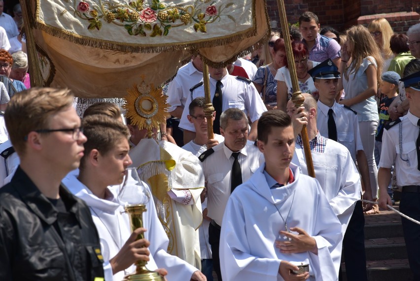 Procesja Bożego Ciała w Myszkowie w parafii pw. św. Stanisława Biskupa i Męczennika ZDJĘCIA