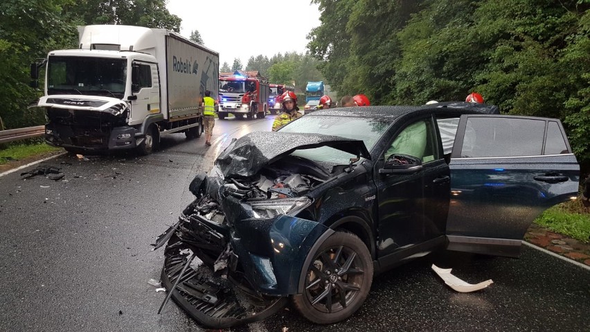Wypadek na DK16 w Kłódce w powiecie grudziądzkim. Jedna osoba trafiła do szpitala [zdjęcia]