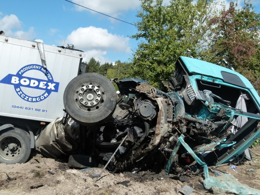 Wypadek w Podlesiu. Zderzenie czołowe dwóch tirów. Droga 483...