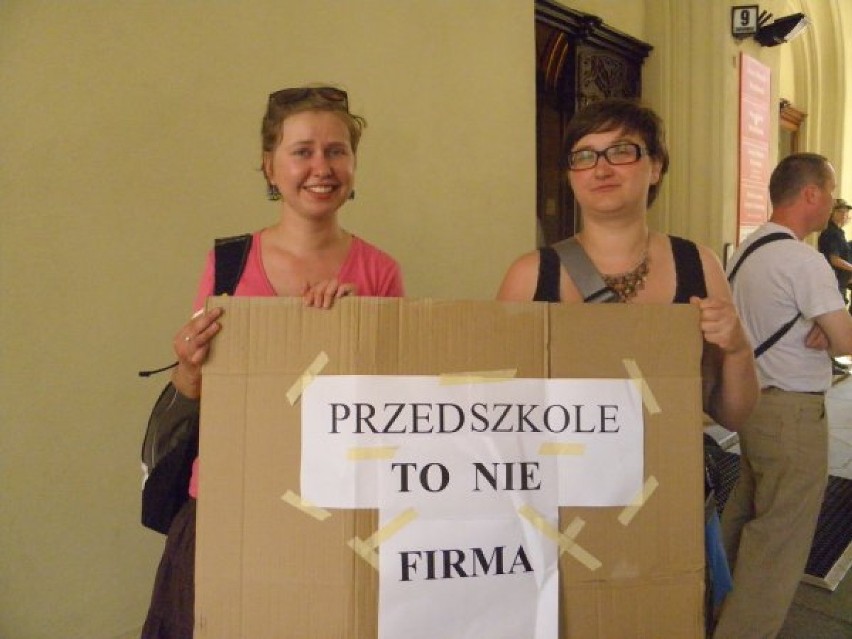 Protest rodziców i feministek we wrocławskim Ratuszu