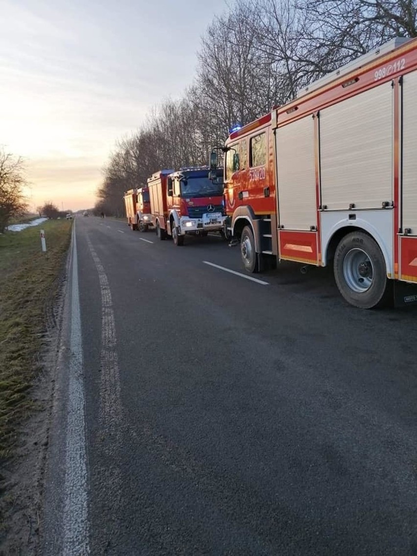 Śmiertelny wypadek na "Chociwelce". Tir zderzył się z samochodem osobowym, policja kieruje na objazd