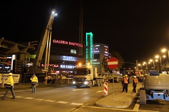 Gdańsk. Sekcja D estakady na Trasie Słowackiego została zamontowana w nocy z piątku na sobotę