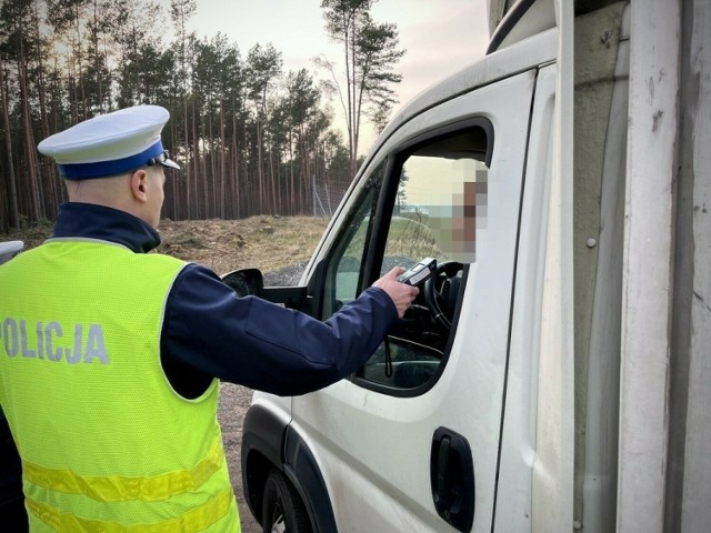 Policjanci z naszego regionu wciąż zatrzymują pijanych kierowców, mimo że stężenie alkoholu od 1,5 promila kwalifikuje się do konfiskaty samochodu
