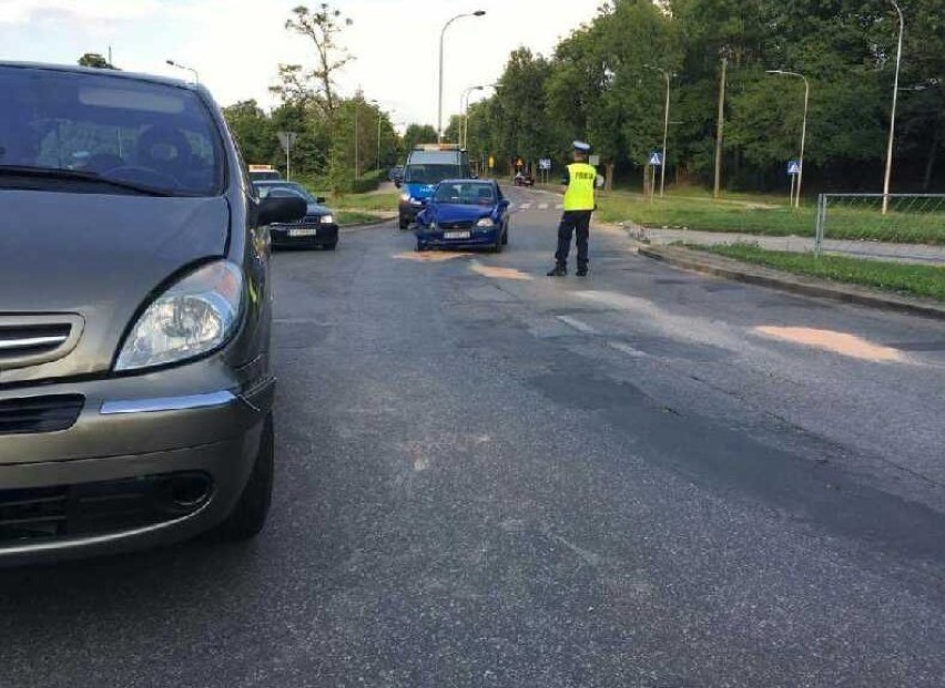 Groźny wypadek w Kielcach na ruchliwym skrzyżowaniu. Siedem osób rannych 