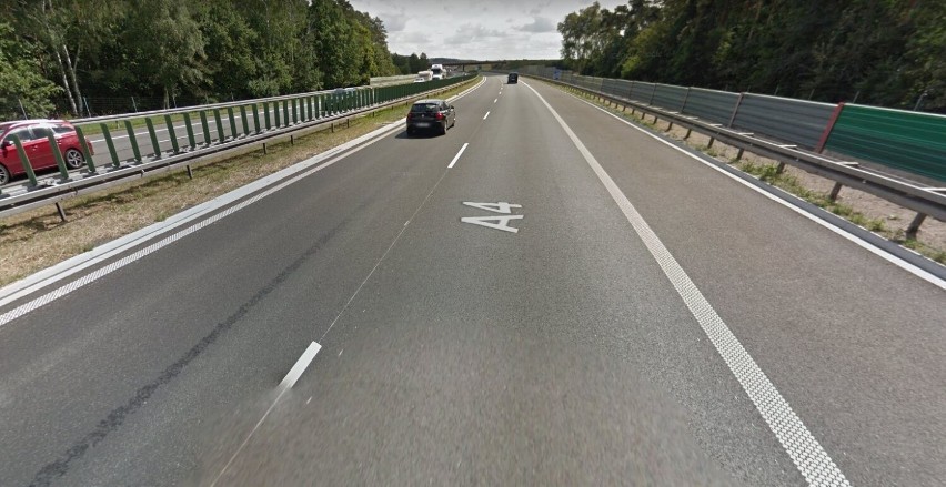 Na 250 km autostrady A4 doszło do zderzenia dwóch samochodów...