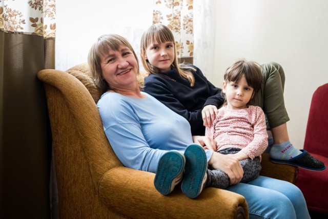 Olga Matyszczak wraz z 12-letnią córką Mirosławą i 3-letnią wnuczką Kirą.