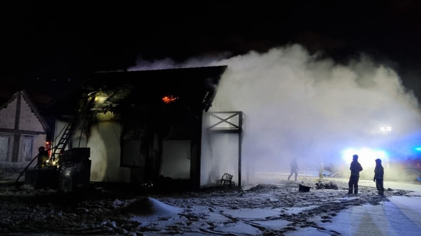 Pożar w powiecie wejherowskim. Ogniem zajął się drewniany...