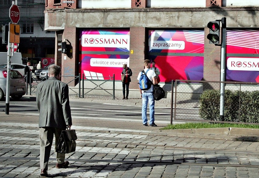 Nowy Rossmann na rogu Ruskiej i Kazimierza Wielkiego. Kiedy otwarcie? (ZDJĘCIA)