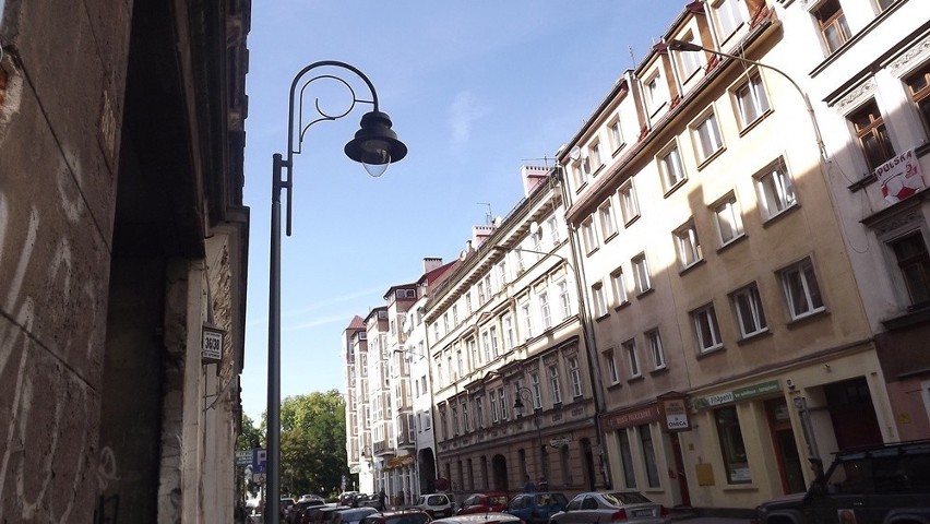 Ulica św. Antoniego już z nowymi latarniami (ZDJĘCIA)