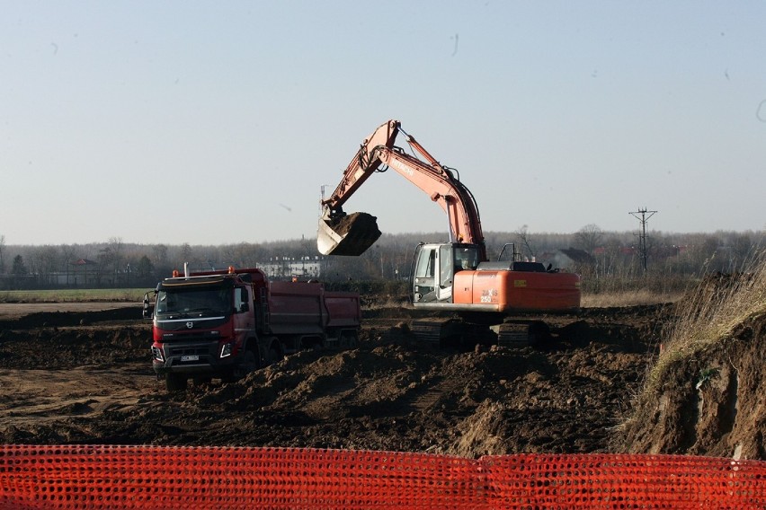 Ruszyła budowa hali na byłym lotnisku w Legnicy [ZDJĘCIA]