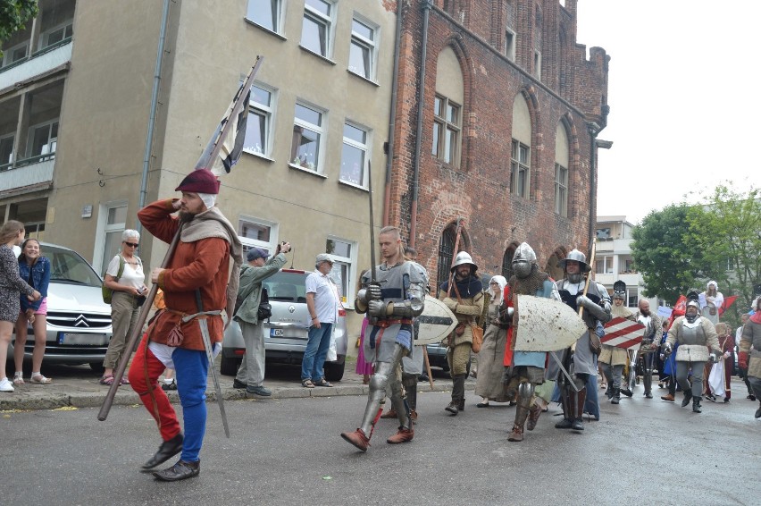 Dni Malborka 2019. Korowód ulicami miasta - król Kazimierz wjechał do zamku [ZDJĘCIA, WIDEO]