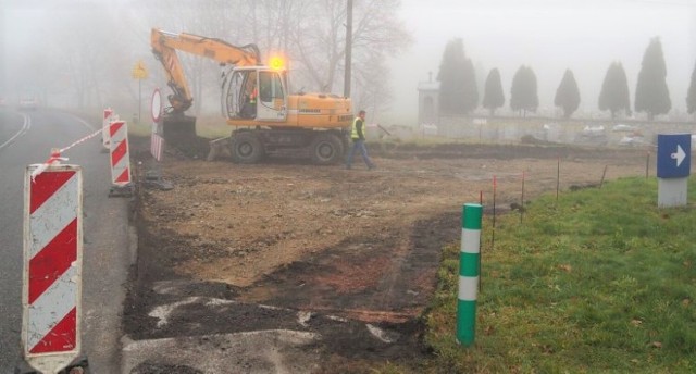 Na ul. Nadwiślańskiej w Bobrku (gm. Chełmek) trwają prace drogowe