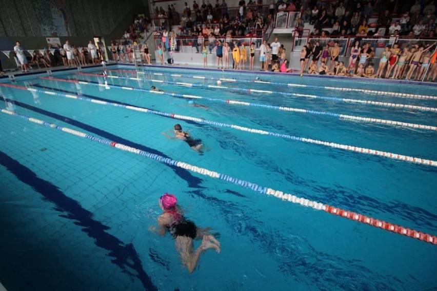 Rekordowa liczba uczestników wzięła udział w Otwartych Mistrzostwach Inowrocławia Szkół w Pływaniu w Inowrocławiu [zdjęcia]