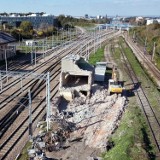 Kraków. Wielkie wyburzanie na stacji w Płaszowie. Stary budynek już nie jest potrzebny